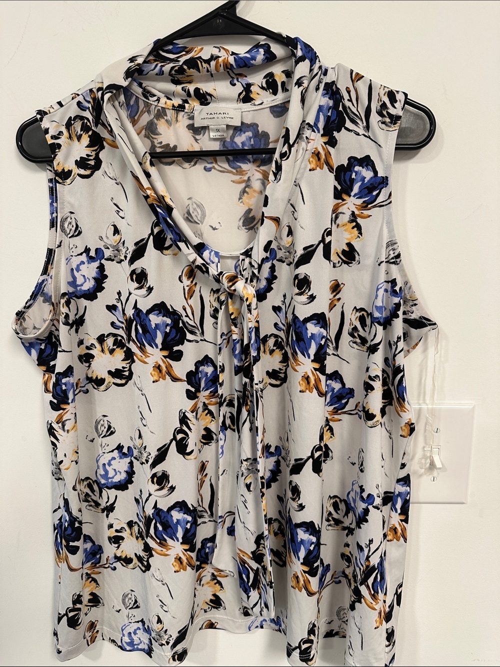 Tahari Light Gray Floral Tie-Neck Sleeveless Camisole